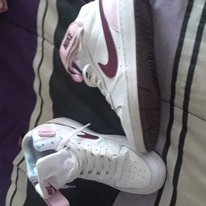 To be a sneakers in one pair of shoes